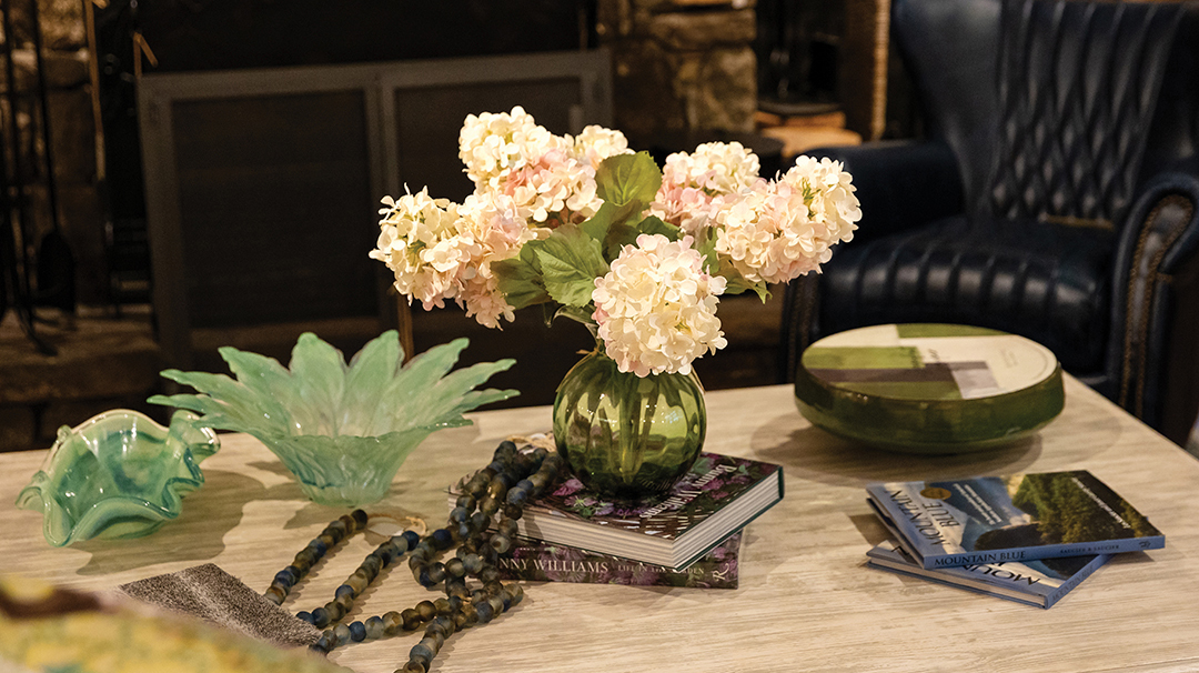 highlands-nc-shopping-summer-house-arrangement