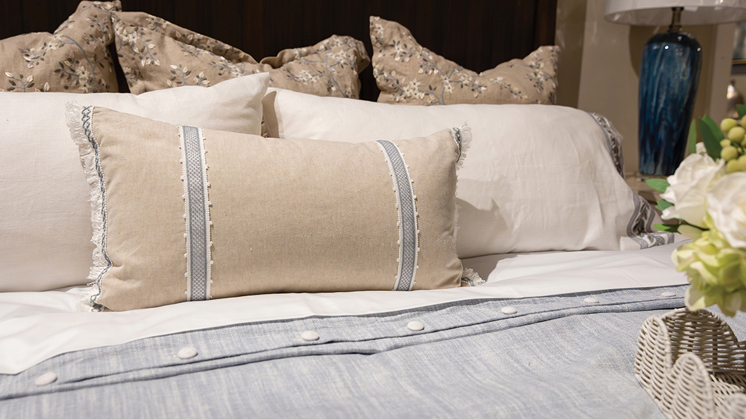 highlands-nc-shopping-summer-house-pillows