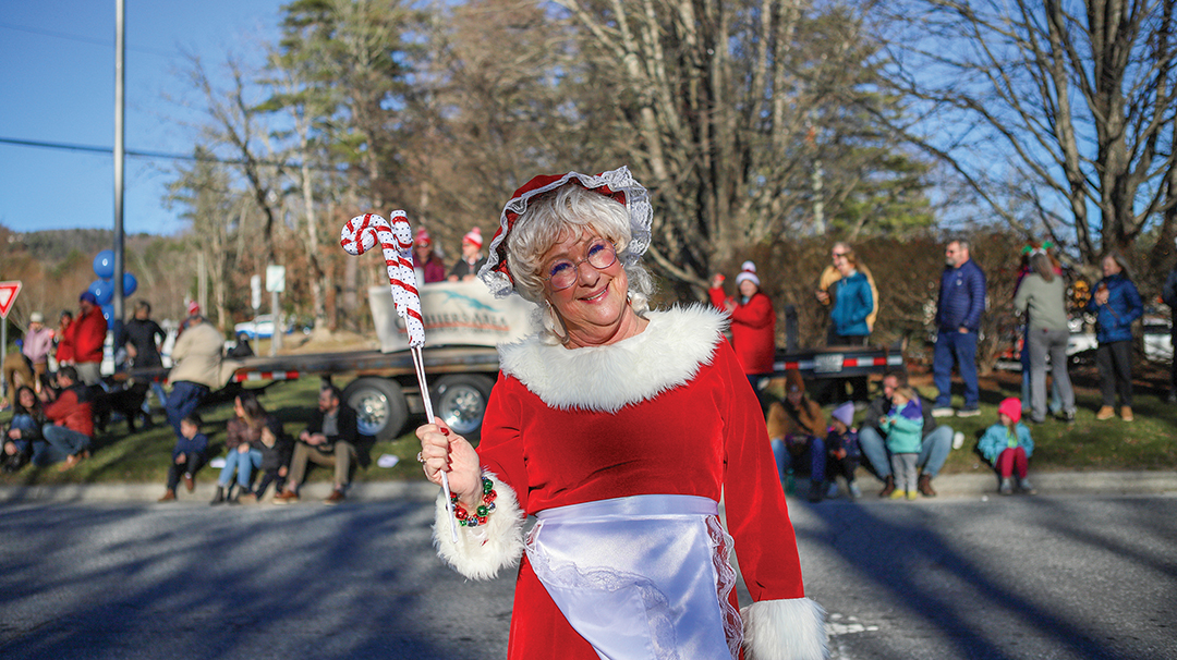 cashiers-nc-christmas-parade-ms-claus