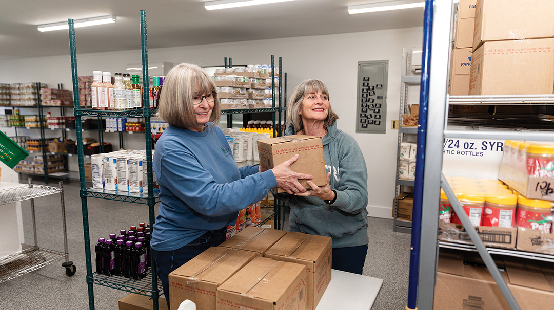cashiers-nc-fishes-loaves-volunteers
