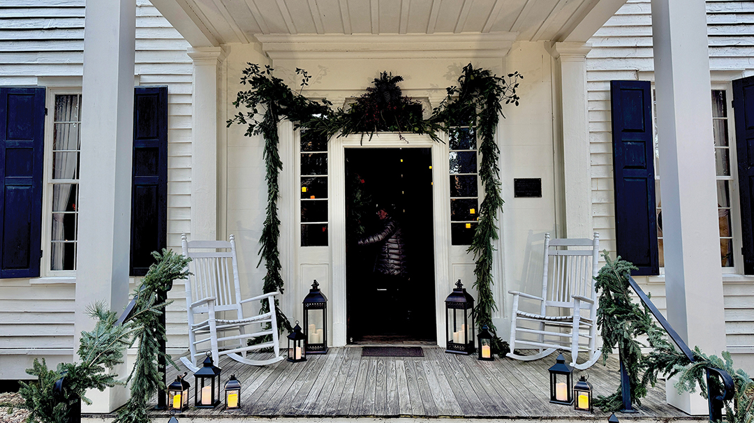 cashiers-nc-historical-candlelight-tour-exterior