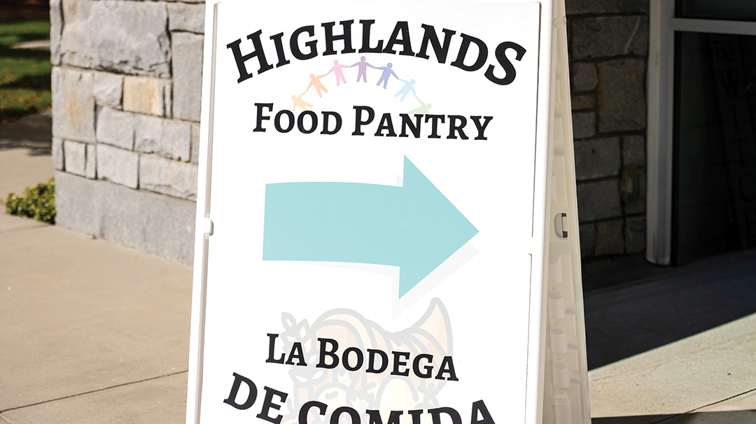 highlands-nc-food-pantry-sign