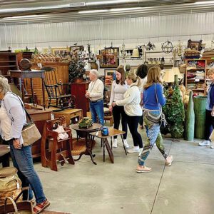 highlands-nc-mountain-findings-crowd