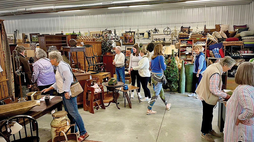 highlands-nc-mountain-findings-crowd