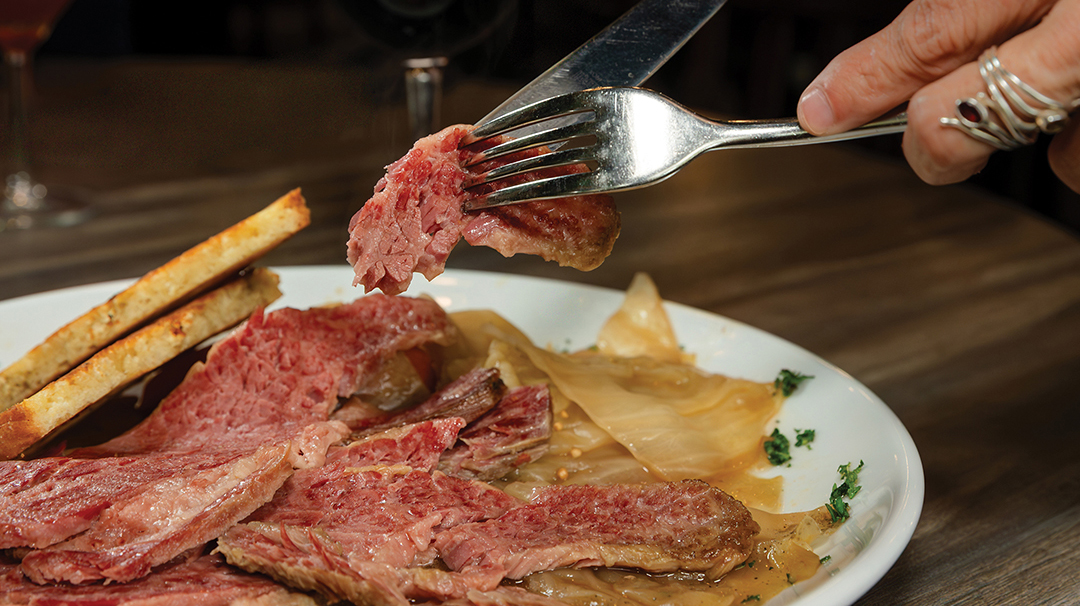 a-highlands-cashiers-nc-winter-comfort-dining-celtic-table