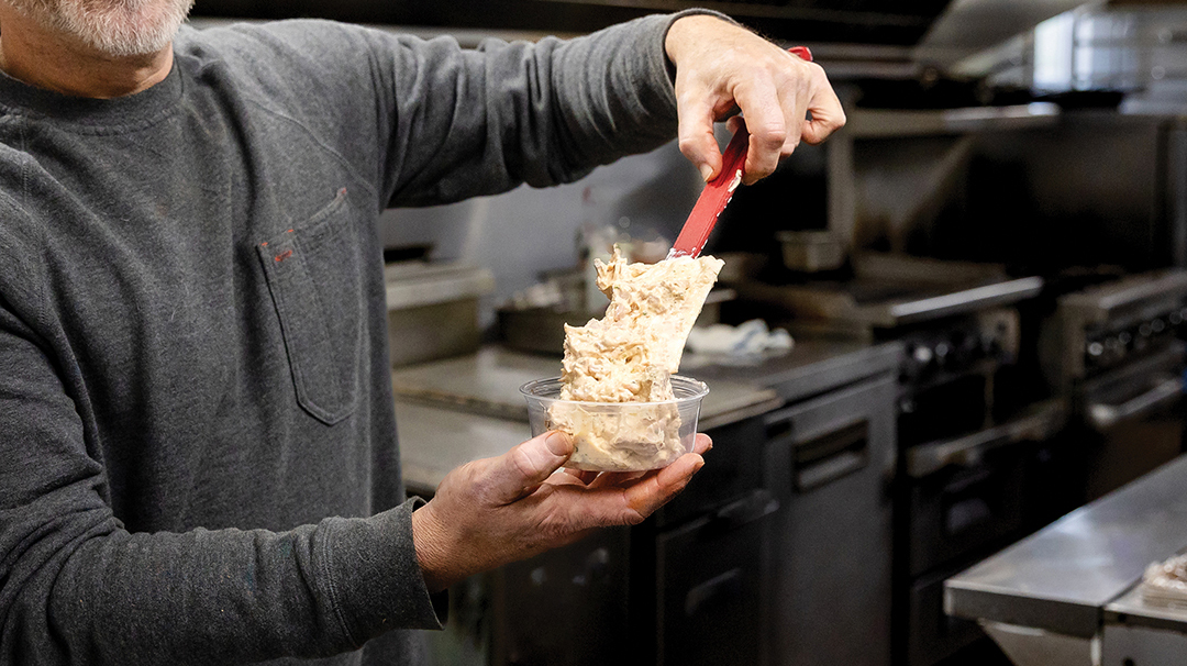 cashiers-nc-duck-hawk-provisions-roasted-tuna-dip-contanier