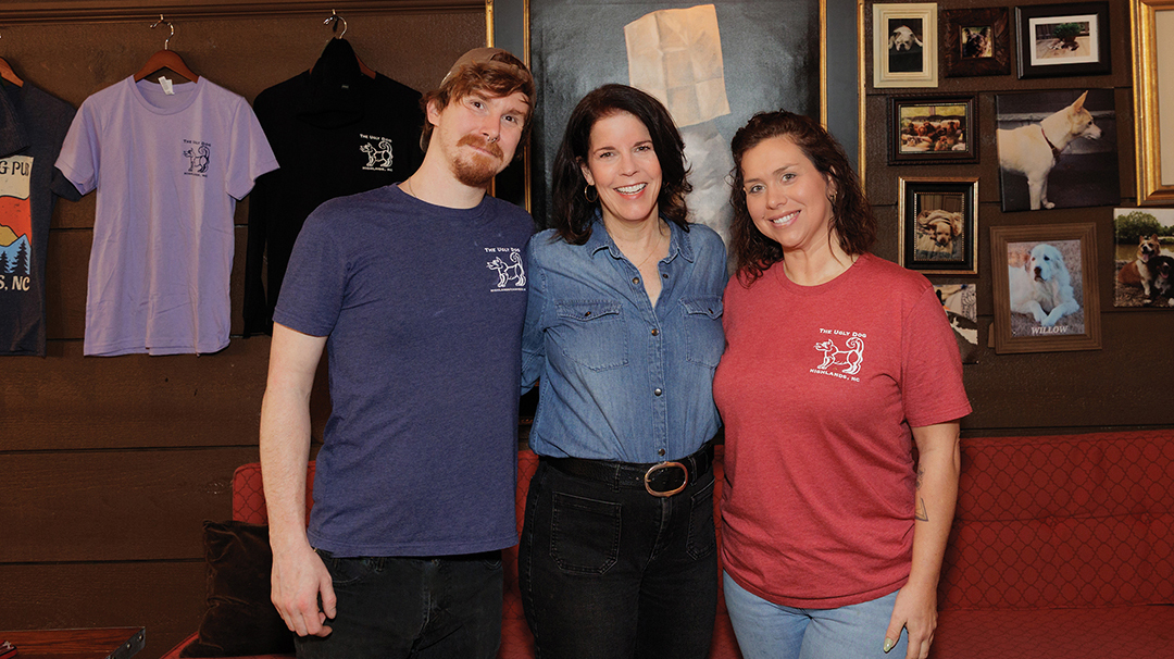 highlands-nc-dining-ugly-dog-kay-staff