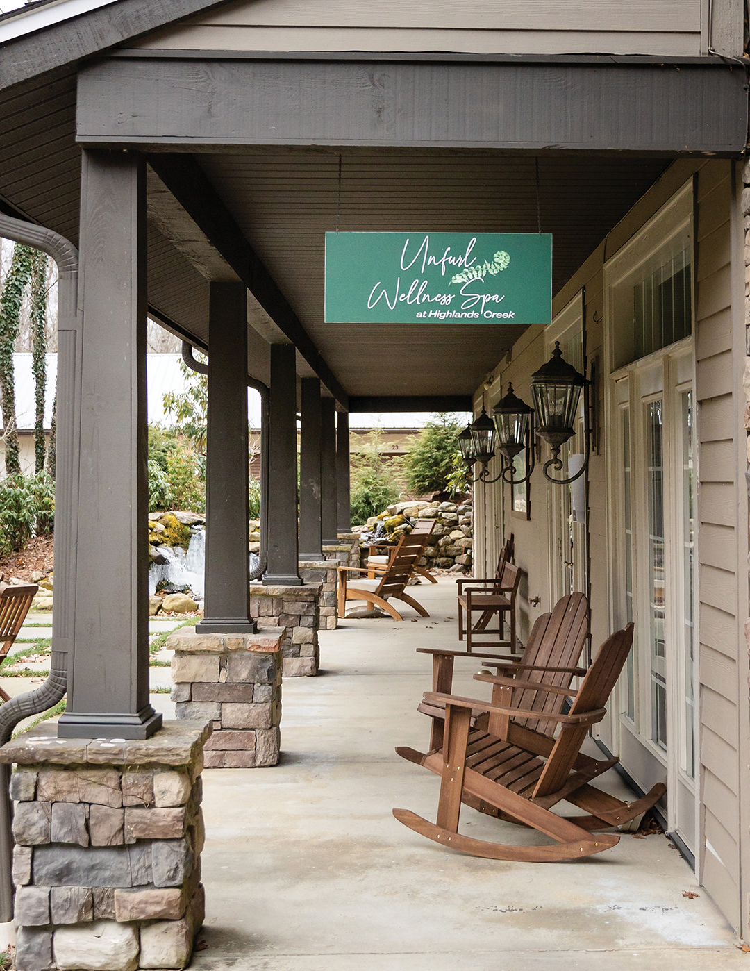 highlands-nc-unfurl-sign