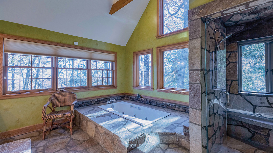 Sapphire-nc-real-estate-mckee-panthertown-bath