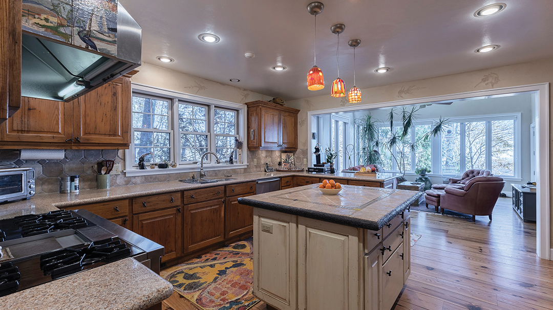 Sapphire-nc-real-estate-mckee-panthertown-kitchen