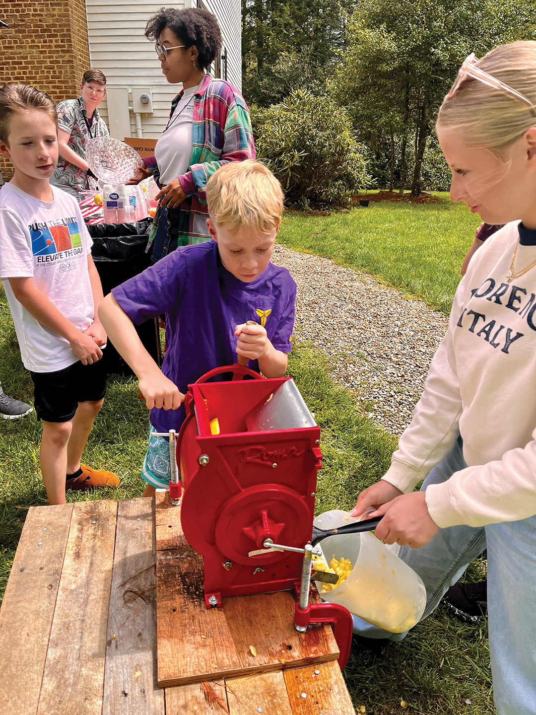 cashiers-nc-historical-society-heritage-apple-day-child