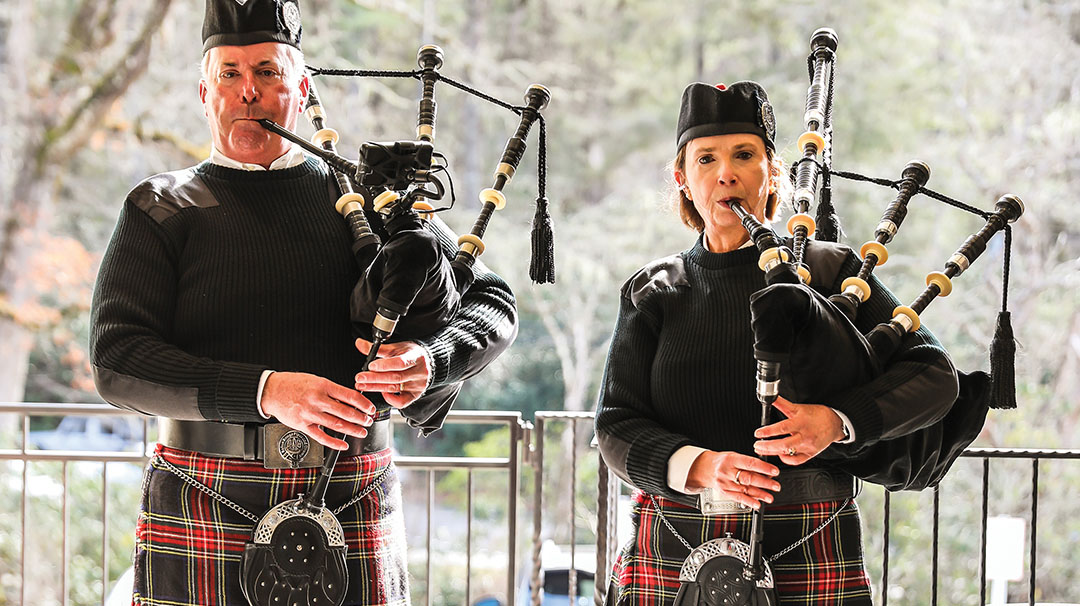 highlands-nc-live-music-popup-pipers