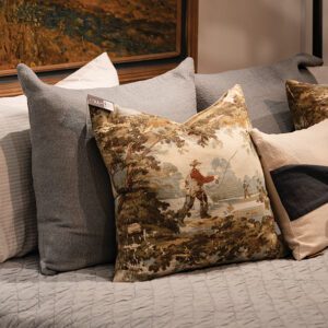 highlands-nc-shopping-acorns-bedding