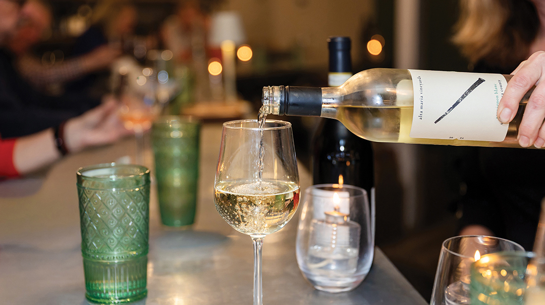 lake-toxaway-restaurant-moondance-wine-pour