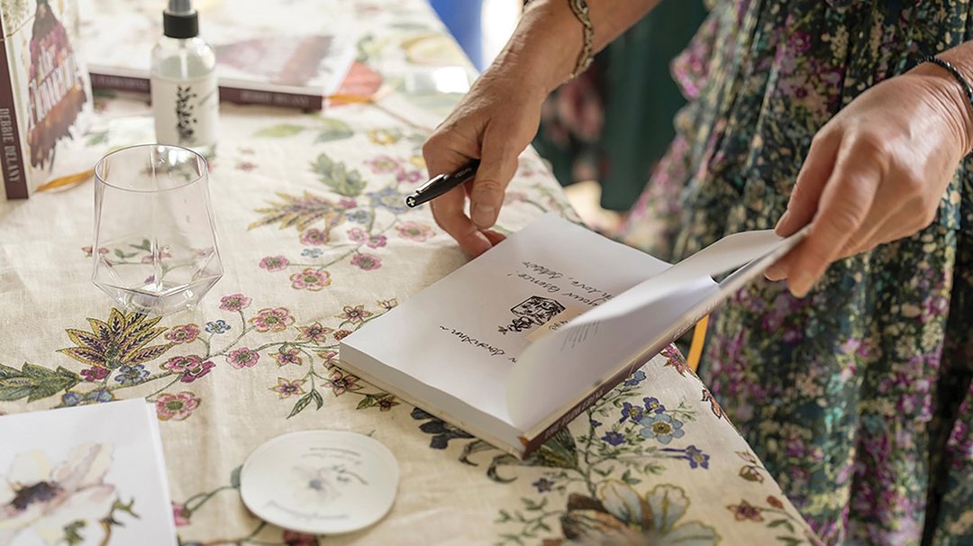 Highlands-nc-debbie-delany-signing.jpg