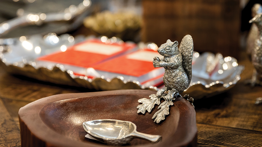 cashiers-nc-shopping-rusticks-squirrel