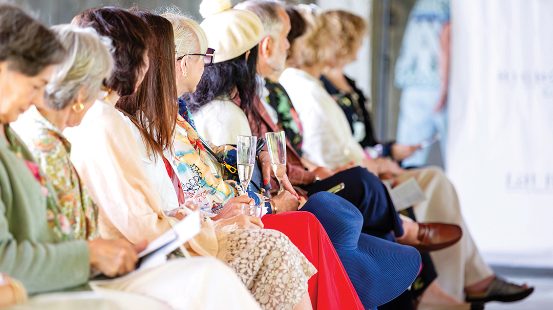 highlands-nc-fashion-show-crowd