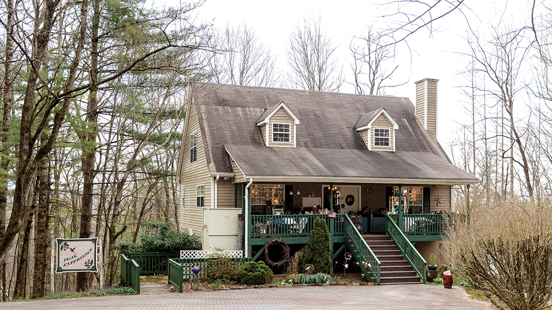 highlands-nc-shopping-peak-experience-exterior-another
