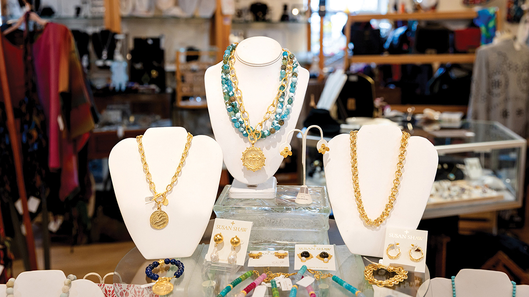 highlands-nc-shopping-peak-experience-jewelry