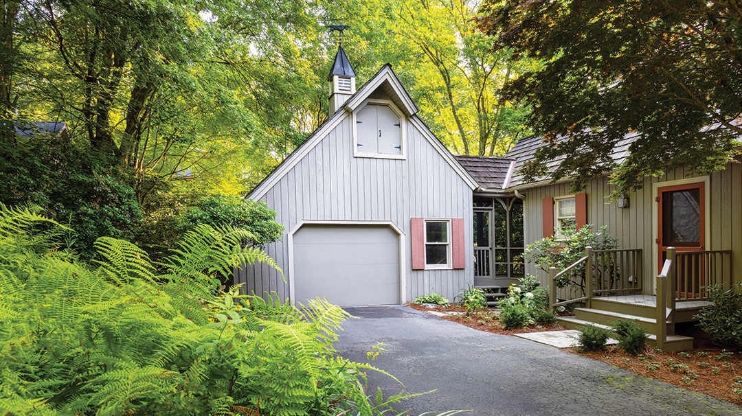 Highlands-nc-old-edwards-Sequoyah-Lake-House-exterior