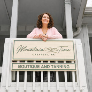 cashiers-nc-mountaintime-boutique-jennifer-exterior