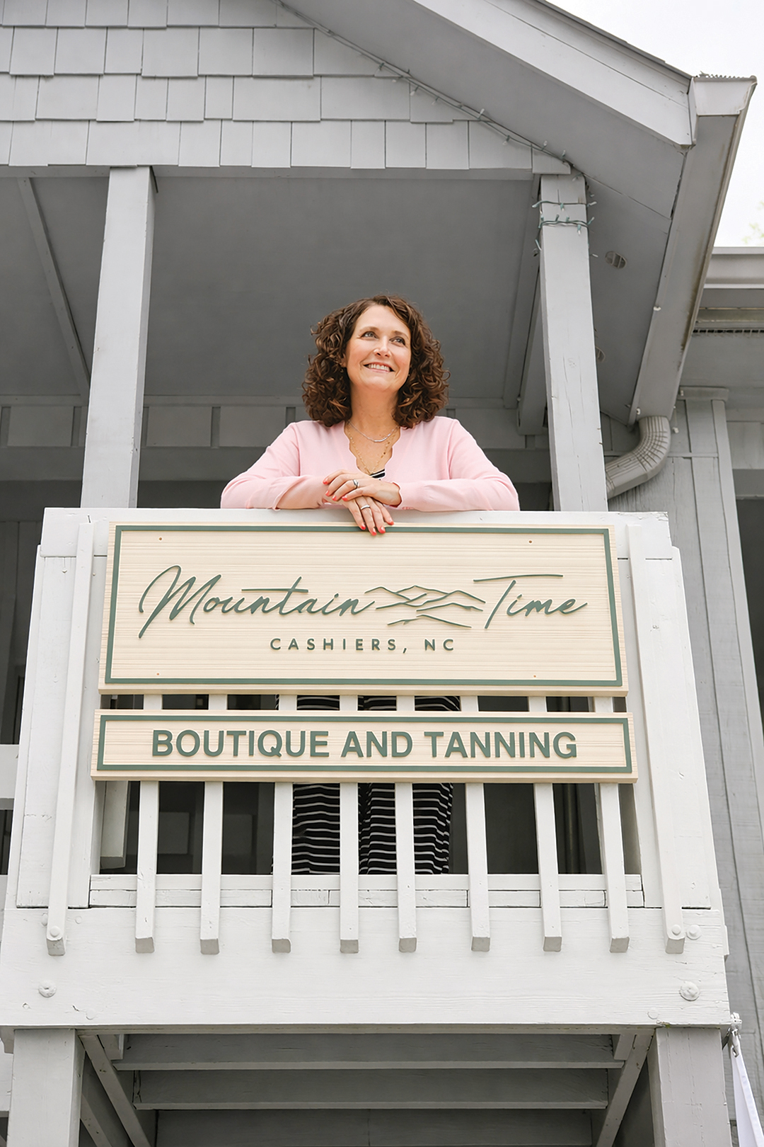 cashiers-nc-mountaintime-boutique-jennifer-exterior