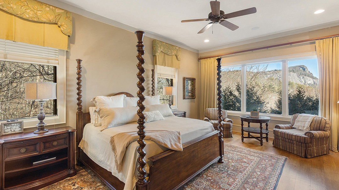 highlands-nc-home-for-sale-whiteside-view-bedroom