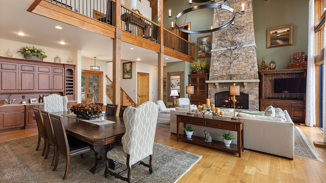 highlands-nc-home-for-sale-whiteside-view-living-room