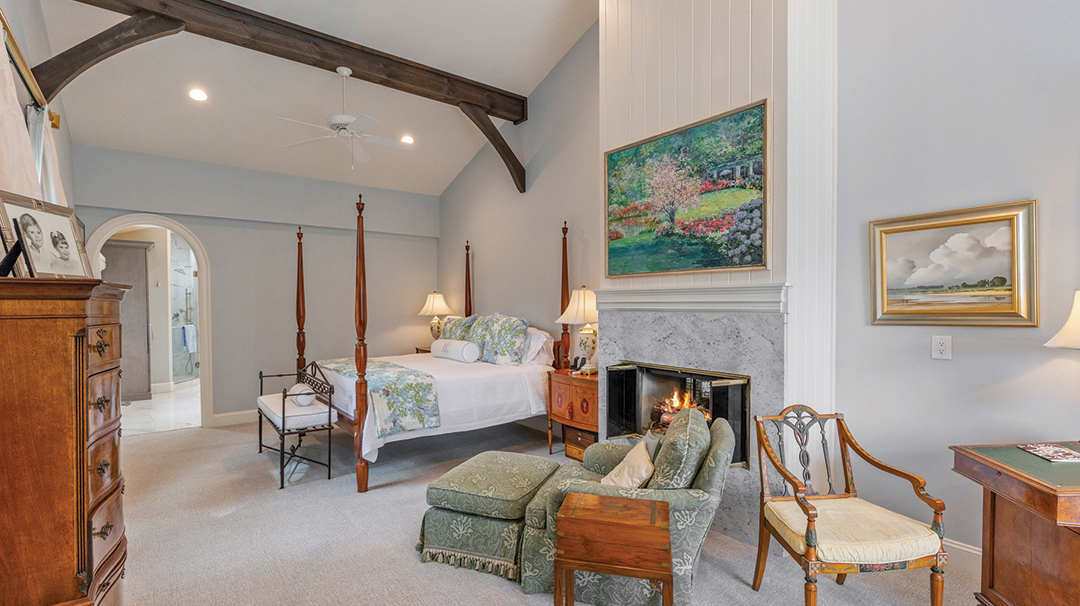 highlands-nc-home-sale-120-Ravenel-Point-bed