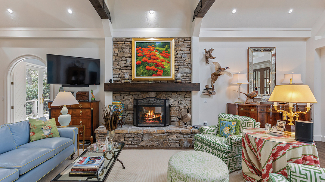 highlands-nc-home-sale-120-Ravenel-Point-living