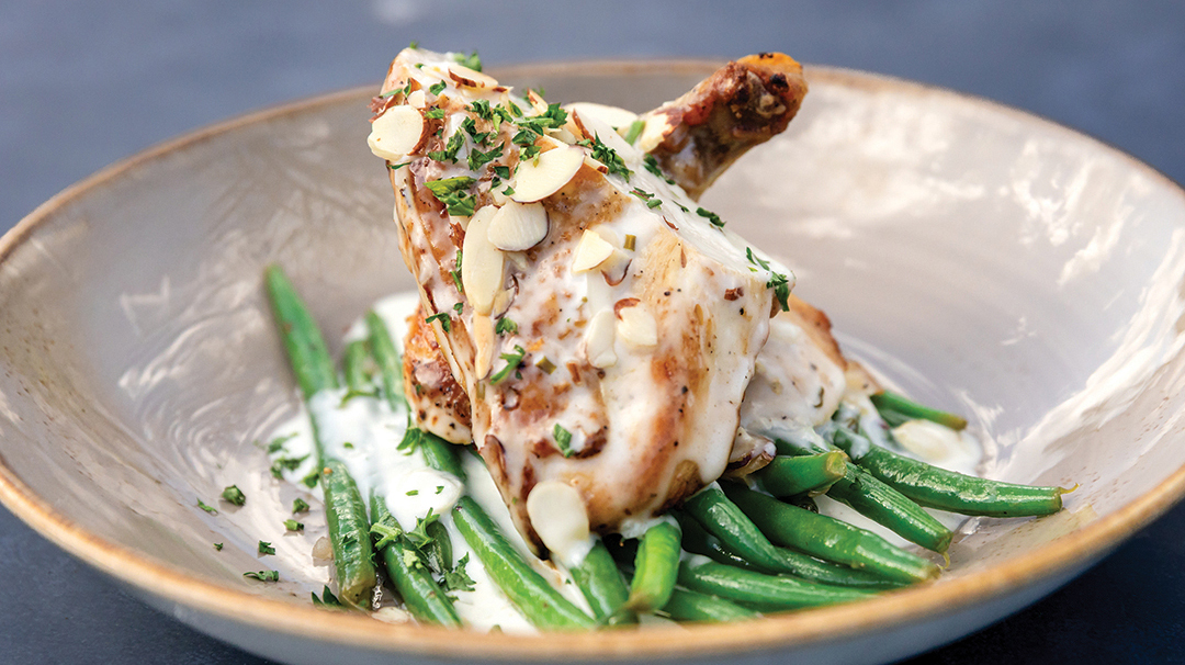 sapphire-nc-dining-canyon-kitchen-chicken