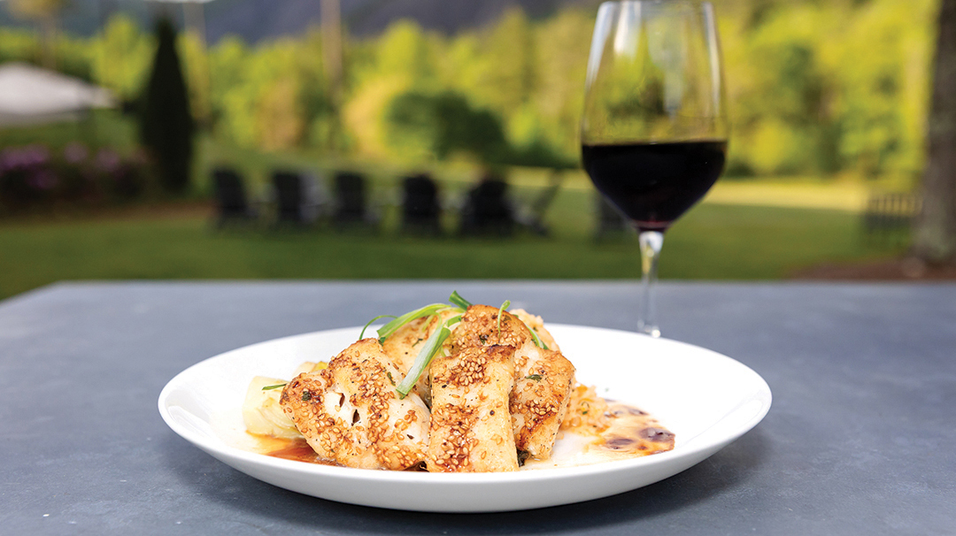 sapphire-nc-dining-canyon-kitchen-fish-view