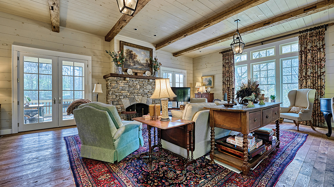 CAshiers-nc-home-for-sale-betsy-paul-great-room-