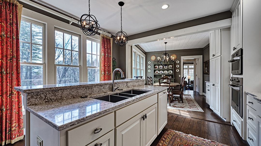 cashiers-nc-home-for-sale-betsy-paul-kitchen