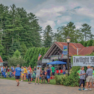 highlands-nc-twilight-5k-crowd