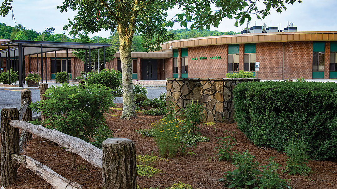 cashiers-nc-blue-ridge-school-exterior