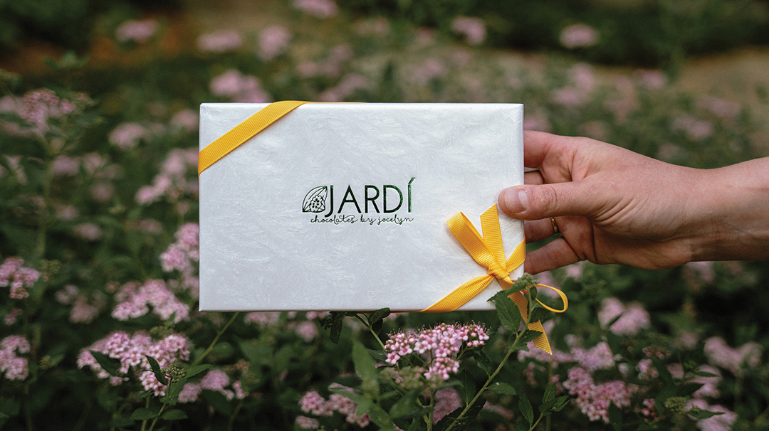 highlands-nc-half-mile-farm-jardi-chocolate-flowers