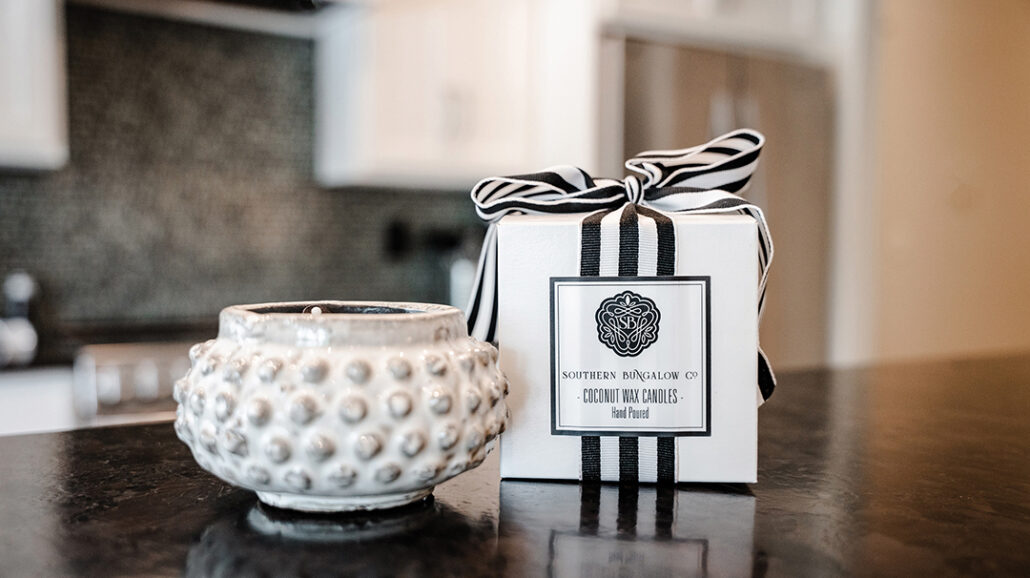 highlands-nc-shopping-acorns-southern-bungalow-candles