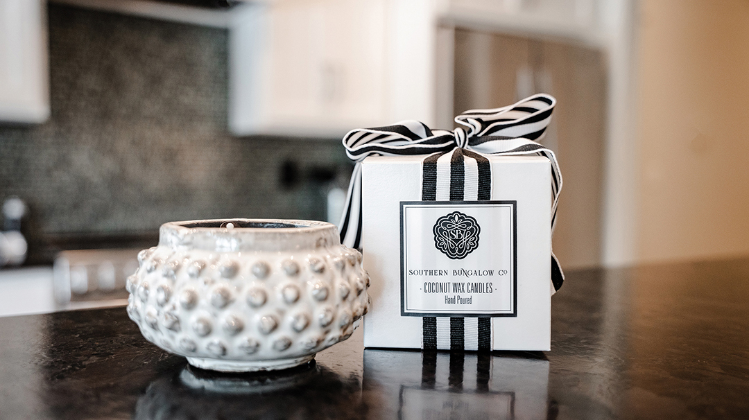highlands-nc-shopping-acorns-southern-bungalow-candles