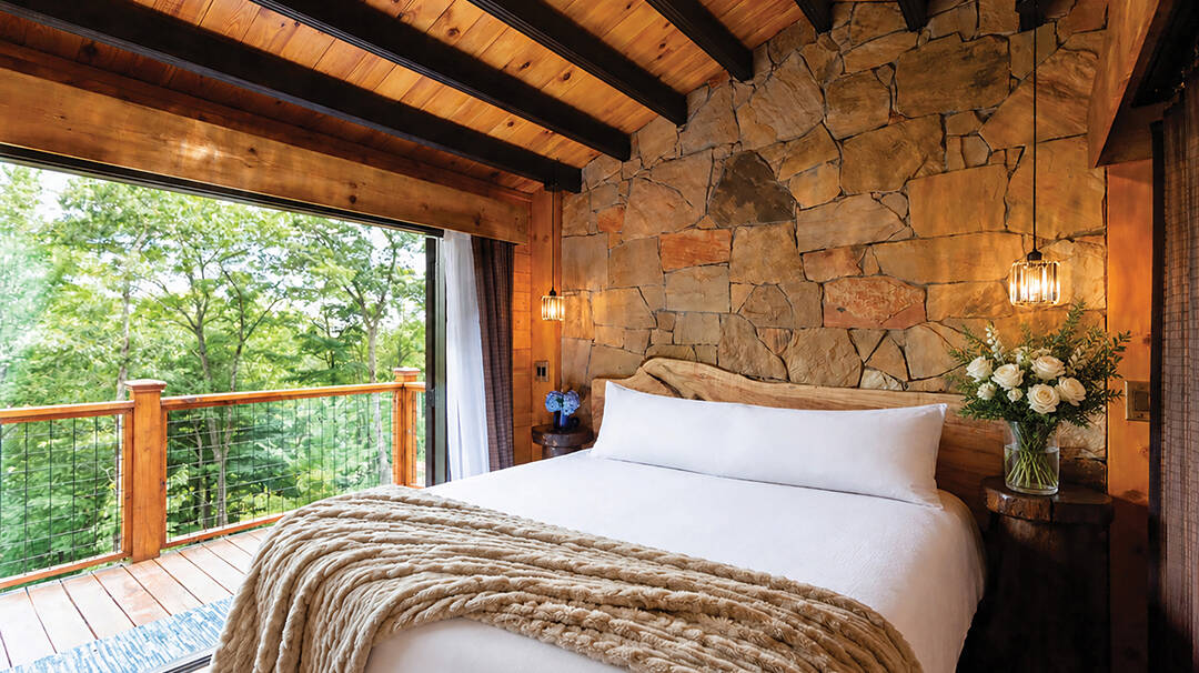 lake-toxaway-nc-meraki-escape-couple-bedroom