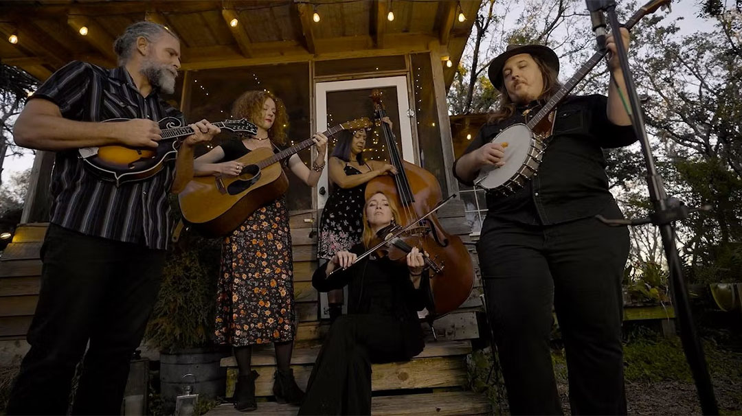 cashiers-nc-live-music-village-green-groovin-the-wandering-hours