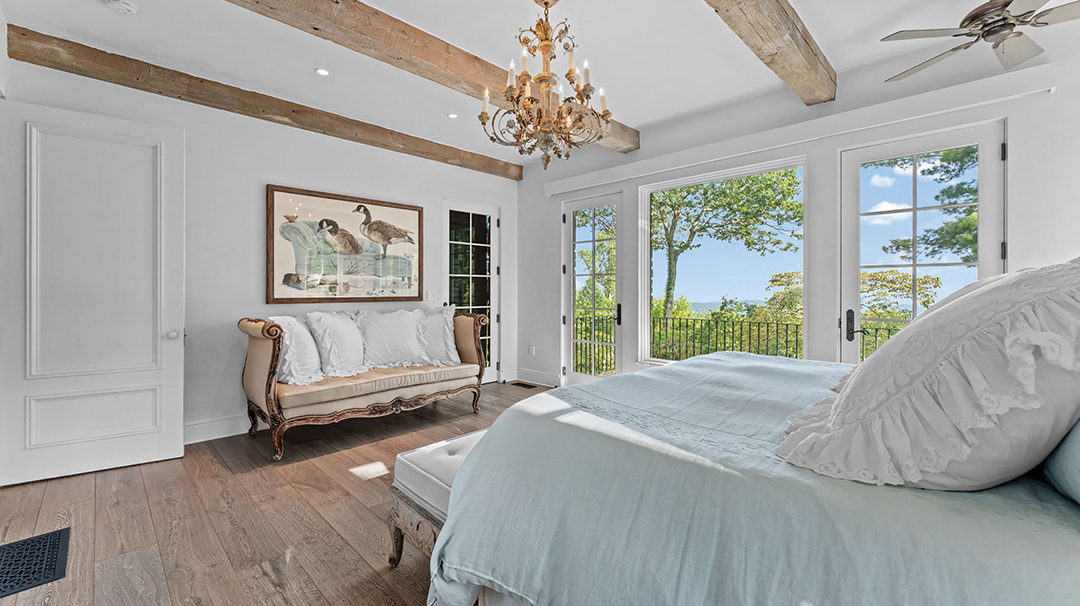 highlands-nc-country-club-properties-home-sale-ROSEWOOD-cottage-bedroom