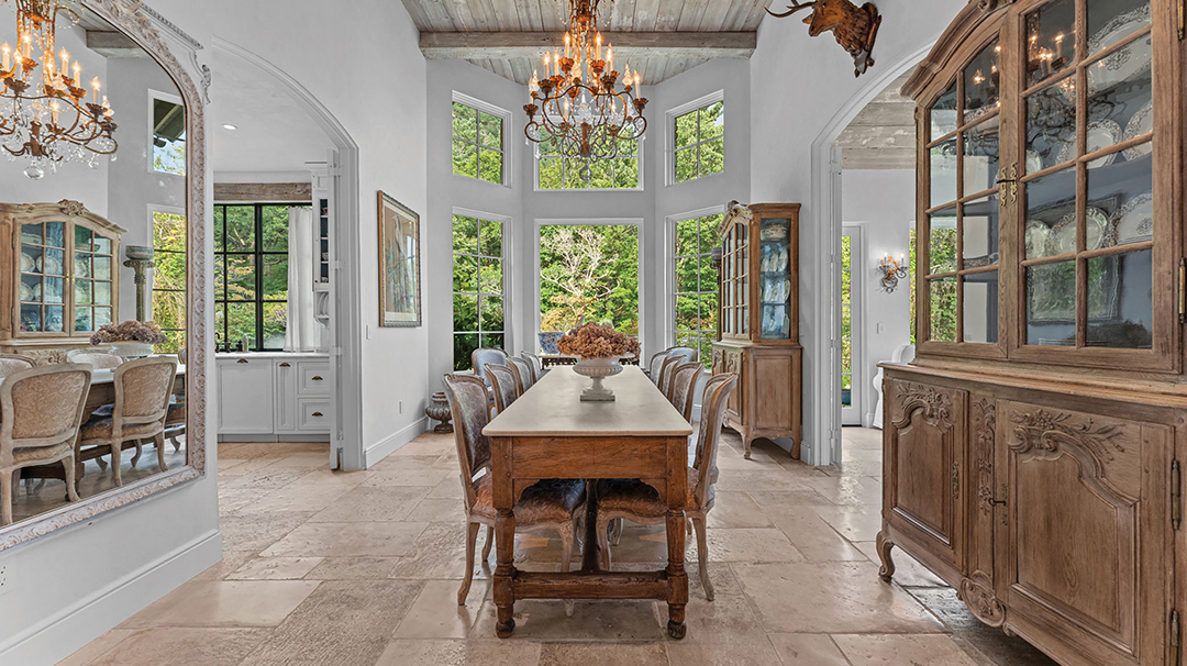 highlands-nc-country-club-properties-home-sale-ROSEWOOD-cottage-dining