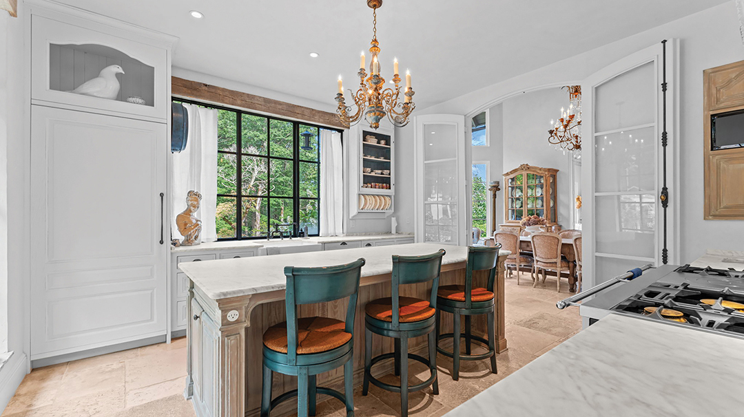 highlands-nc-country-club-properties-home-sale-ROSEWOOD-cottage-kitchen