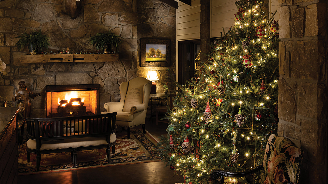 highlands-nc-200-main-christmas