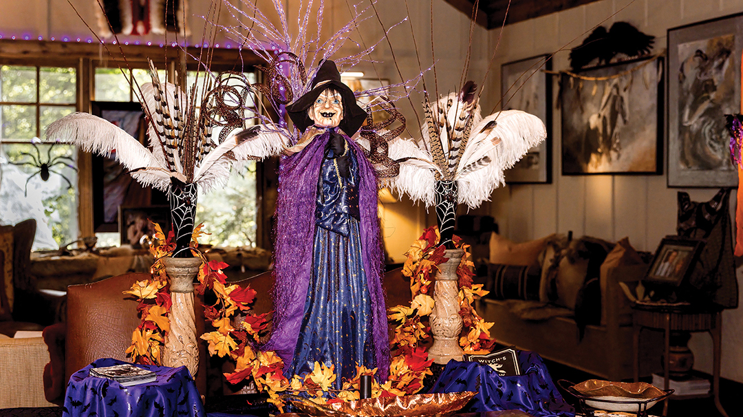 highlands-nc-artist-michelle-webster-halloween-display