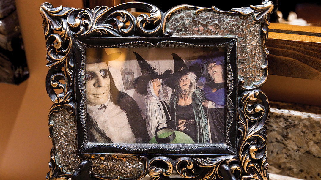 highlands-nc-artist-michelle-webster-halloween-frame