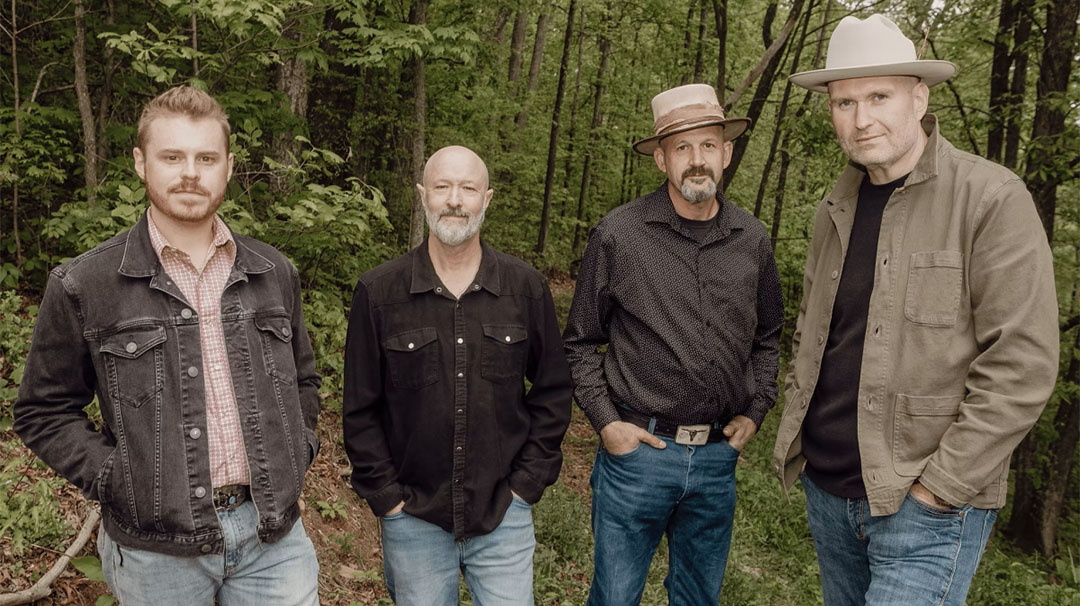 highlands-nc-kelsey-hutchinson-founders-park-live-music-darren-nicholson-band