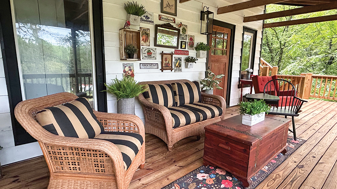 satolah-mountain-farm-sitting